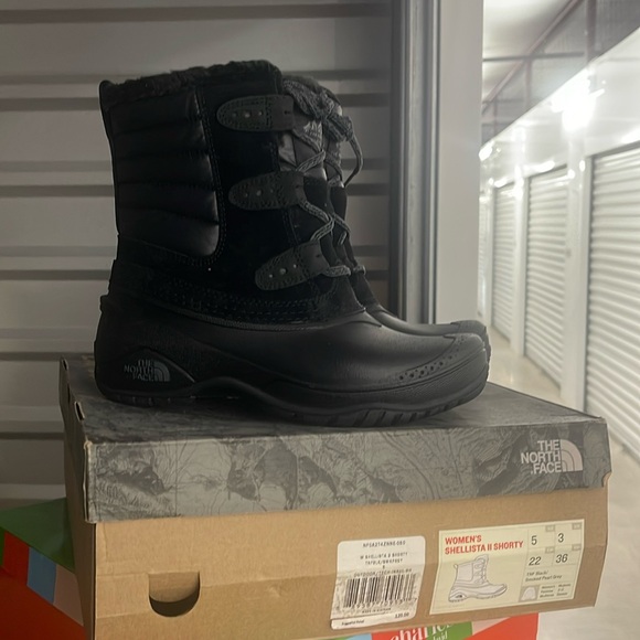 The North Face Ladies Boots - Picture 1 of 6